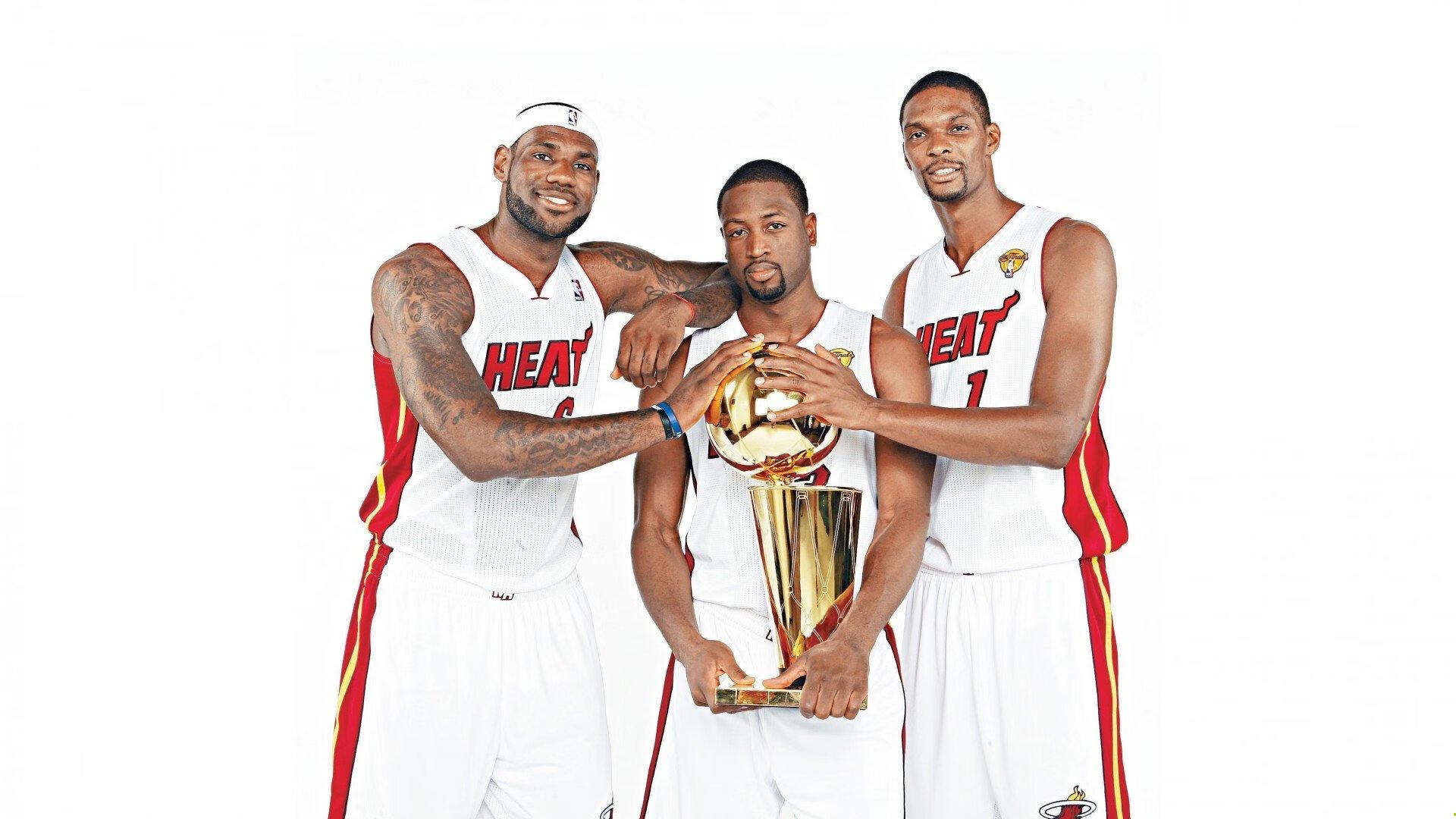NBA总决赛激战正酣，勇士队逆转取胜夺赛点